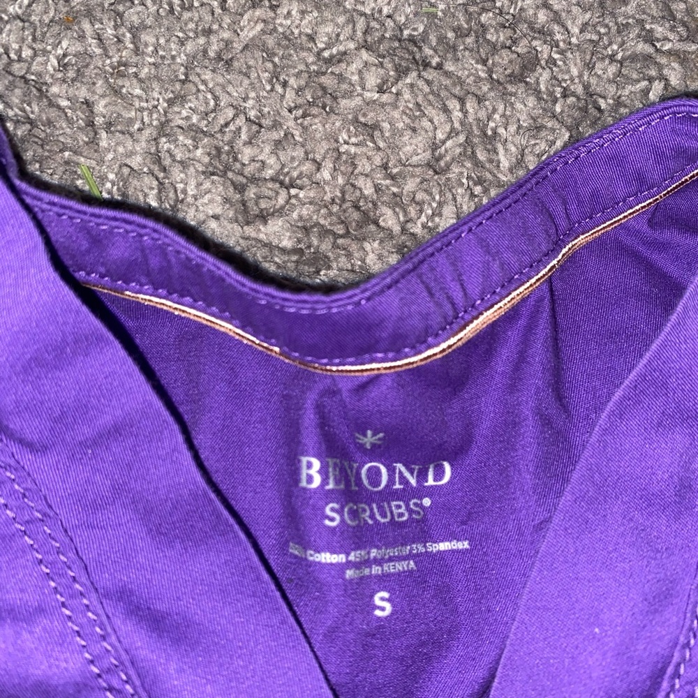 Scrub top - Picture 2 of 3